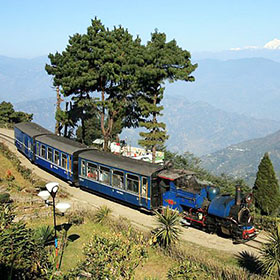 darjeeling toy train